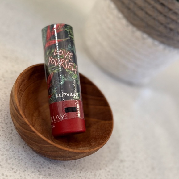 NEW Almay Lip Vibes™ Lipstick - Picture 2 of 3